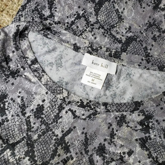 Kate Hill Medium Women's Gray and Black Metallic Snakeskin Print Top NWOT - Picture 9 of 16